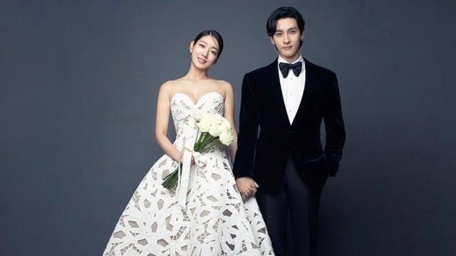 1.       Park Shin Hye