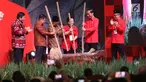Presiden Jokowi , Wapres Jusuf Kalla, Presiden ke-3 BJ Habibie dan Ketum PDIP Megawati Soekarnoputri menumbuk padi saat acara Rakornas Tiga Pilar PDI P di ICE BSD, Tangerang Selatan, Sabtu (16/12). (Liputan6.com/Angga Yuniar)