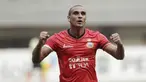 Striker Persija, Bruno Lopes, melakukan selebrasi usai mencetak gol ke gawang Persegres pada laga Liga 1 Indonesia di Stadion Patriot, Bekasi, Sabtu (14/10/2017). Persija menang 5-0 atas Persegres. (Bola.com/M Iqbal Ichsan)