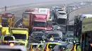 Jembatan penyeberangan itu dibangun dengan biaya 100 juta poundsterling dan mulai beroperasi pada 2006. Panjangnya mencapai 1,25 km dan puncak ketinggian sekitar 35 meter dari tanah. (Dailymail/PA/wwn)