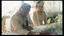 Pemilik nama asli Roby Satria ini menikahi Hanna Hanifa dengan maskawin berupa perhiasan emas 3,8 gram dan liontin berlian 0,1 karat. Akad nikah berjalan lancar dalam satu tarikan napas.[Instagram/roby_geishaa]