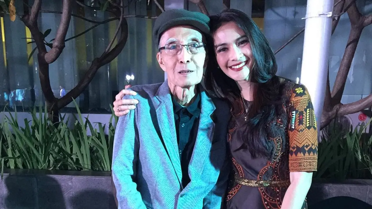 Maudy Koesnaedi begitu mengagumi karya penyair Sapardi Djoko Damono (https://www.instagram.com/p/CC03SugJXJD/?utm_source=ig_embed)