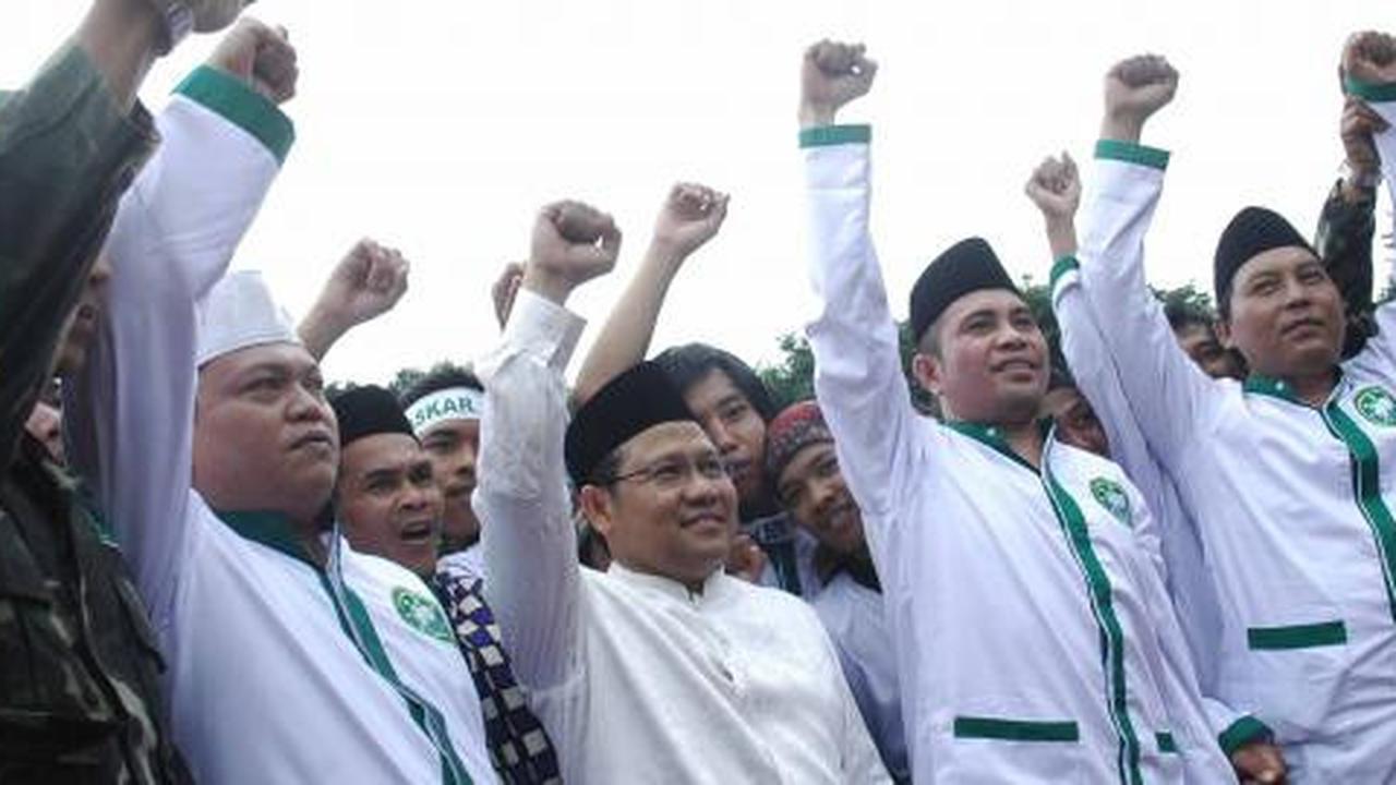 Lebih baik Menakertrans urusi upah buruh ketimbang Rhoma