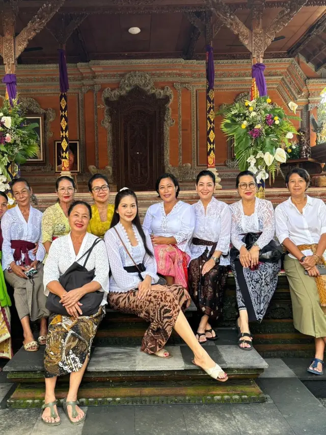 8 Potret Lulu Tobing Ikuti Upacara Mecaru di Ubud, Bali Ini Tampil Menawan