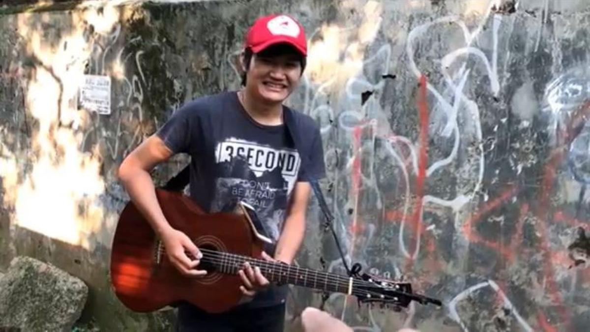 Suara Merdu Pengamen Asal Medan Ini Bikin Pendengarnya ...