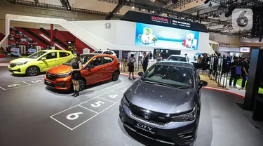 Suasana booth Honda saat memamerkan produk terbarunya dalam ajang Gaikindo Indonesia International Auto Show (GIIAS) 2024 di ICE BSD, Kabupaten Tangerang, Rabu (17/7/2024). (Liputan6.com/Angga Yuniar)