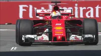 Pebalap Ferrari, Sebastian Vettel, menjadi yang tercepat pada sesi latihan bebas ketiga F1 GP Rusia, di Sirkuit Sochi, Sabtu (29/4/2017). (F1)