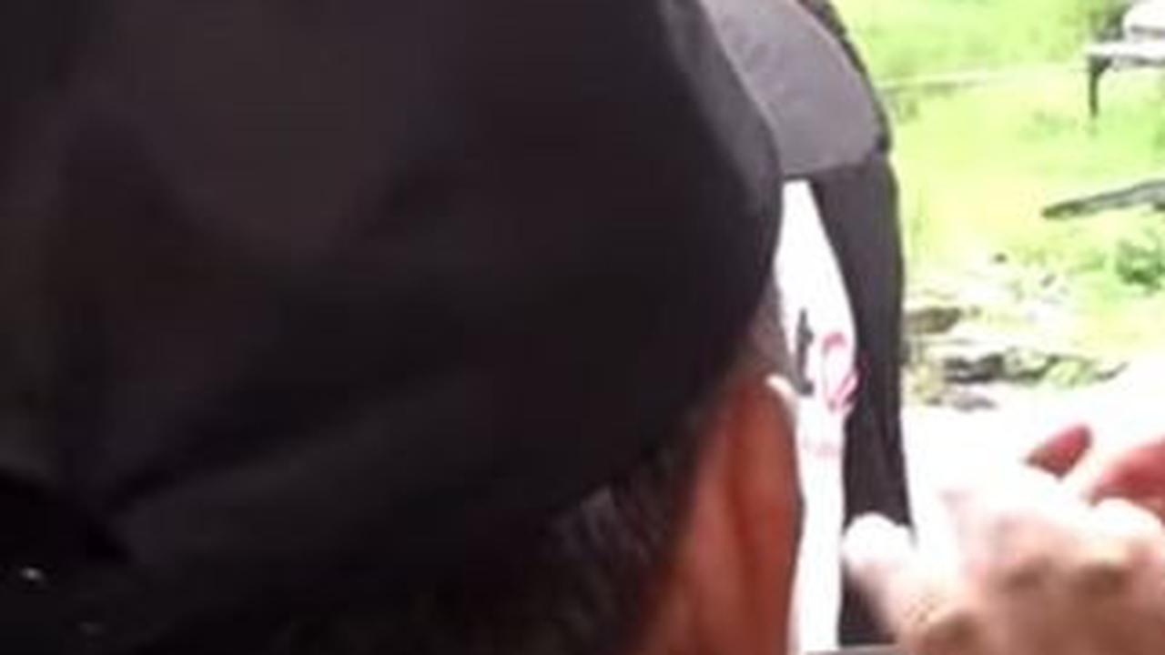 "Karena dipensiunkan di usia 48 tahun, jadi bos saya itu mencari yang lebih muda," jawab Dadang.<br>