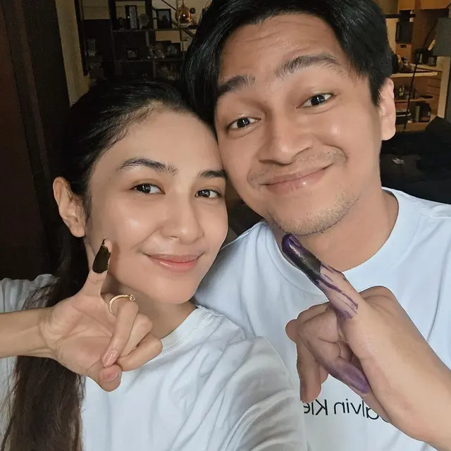 Potret 9 Pasangan Artis Kompak Pergi Nyoblos, Wajah Sumringah Usai Pakai Hak Pilih