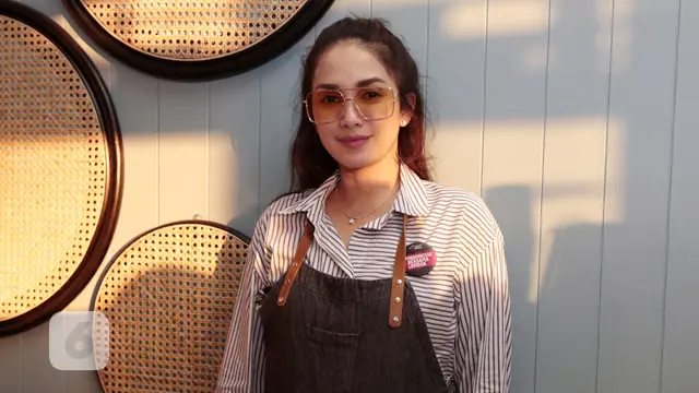 [Bintang] Ussy Sulistiawaty