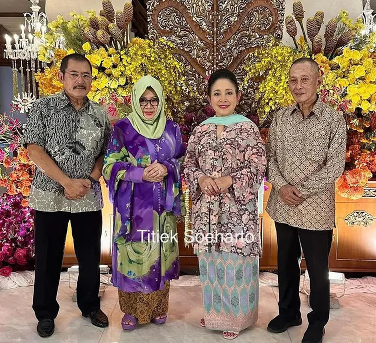Potret Titiek Soeharto Hadiri Pernikahan Putra Ari Sigit, Kental Adat Jawa