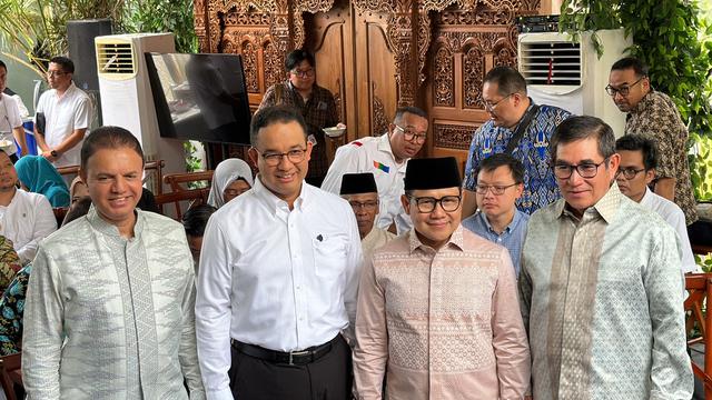 Calon presiden nomor urut satu Anies Baswedan menggelar halal bihalal di kediamannya, kawasan Lebak Bulus, Jakarta, Selasa (30/4/2024). Tampak sejumlah petinggi Tim Nasional Pemenangan Anies-Muhaimin (Timnas AMIN) hadir dalam acara tersebut.