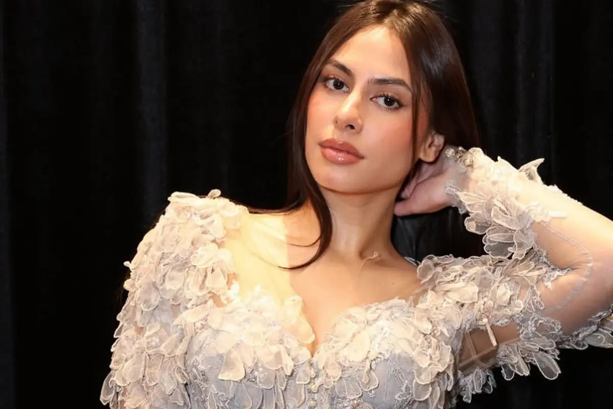 Gaya Valerie Thomas Tampil Pantsless