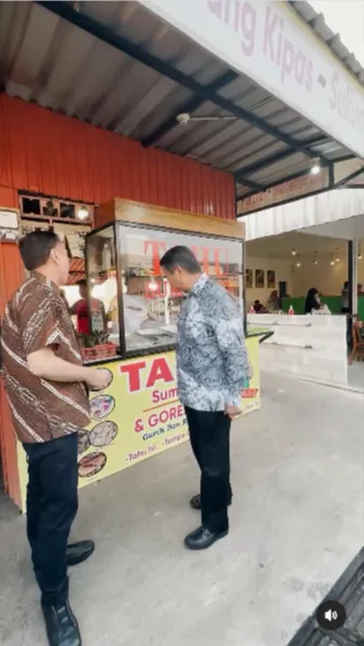 "Saya pikir beliau gasuka jajan, ternyata satu hobi dengan saya 'Si Paling Tukang Jajan' 😅," ungkap Iriawan. <br>