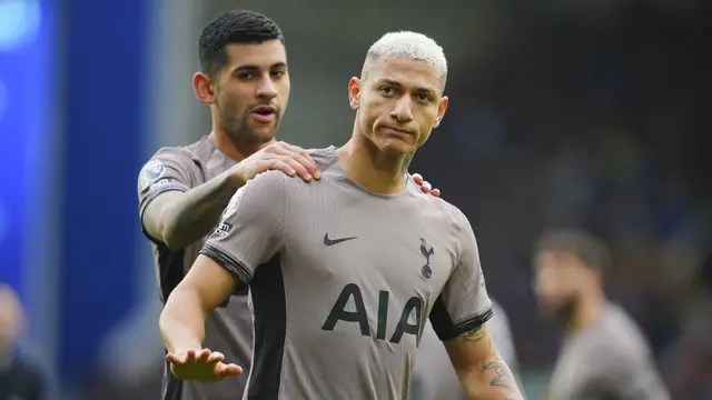 Foto: Richarlison Tunjukkan Rasa Hormat untuk Mantan Klubnya Everton usai Cetak Brace di Liga Inggris