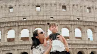 Gaya Modis Jessica Mila dan Kyarra Arunika saat Liburan di Italia, Dress Polkadot Jadi Statement