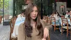 Alin Fauziah debut di sinetron Dari Jendela SMP dan berperan sebagai Loly. Artis kelahiran 16 Maret 2005 ini bergabung di sinetron DJS tahun 2021 atau tepatnya setahun setelah DJS tayang perdana. Usai DJS tamat, tawaran main sinetron hingga web series berdatangan untuk Alin. Baru 3 tahun debut, namun artis asal Tasikmalaya, Jawa Barat ini sudah punya banyak penggemar. (Liputan6.com/IG/@alineefziah)