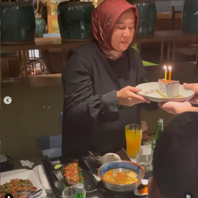 6 Potret Dul Jaelani di Perayaan Ultah Ibunda Tissa Biani, Sudah Akrab