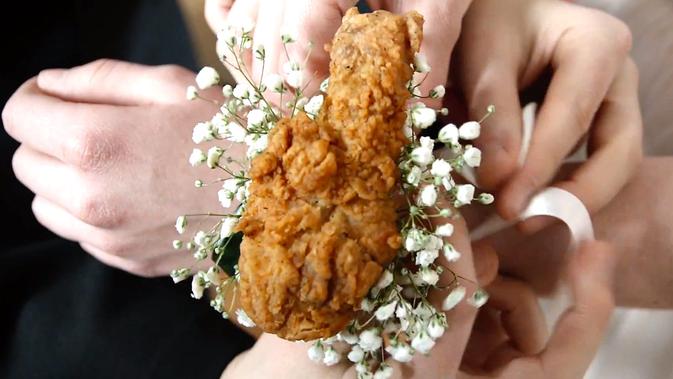Ayam Goreng Bisa Jadi Alternatif Korsase Hiasan  Tangan  