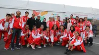 Menteri Pemuda dan Olahraga, Imam Nahrawi, berpose bersama atlet-atlet muda Indonesia yang tampil di Youth Olympic Games 2018 di Buenos Aires, Argentina. (Istimewa)