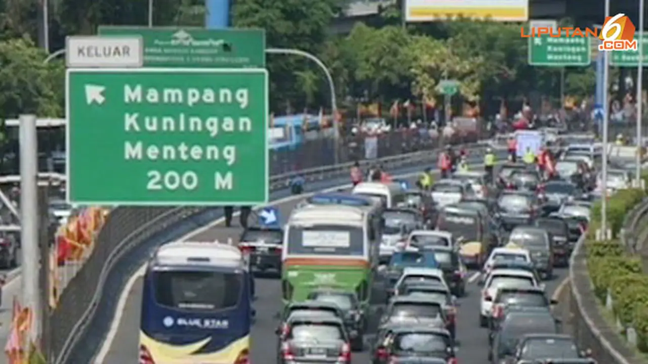 tol-semanggi-macet-131216b.jpg