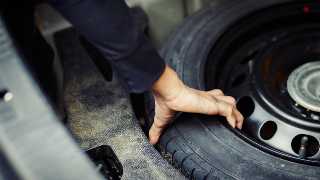 Pengalaman Pengguna Mobil yang Tidak Menyediakan Ban Serep dalam Situasi Darurat