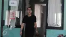 Kiki Mirano ketika memenuhi panggilan Komnas Perlindungan Anak di Jakarta, Kamis (28/4). Pemanggilan Kiki Mirano ke Komnas PA ini untuk memberikan penjelasan terkait laporan istrinya, Sheila Marcia beberapa waktu lalu. (Liputan6.com/Herman Zakharia)
