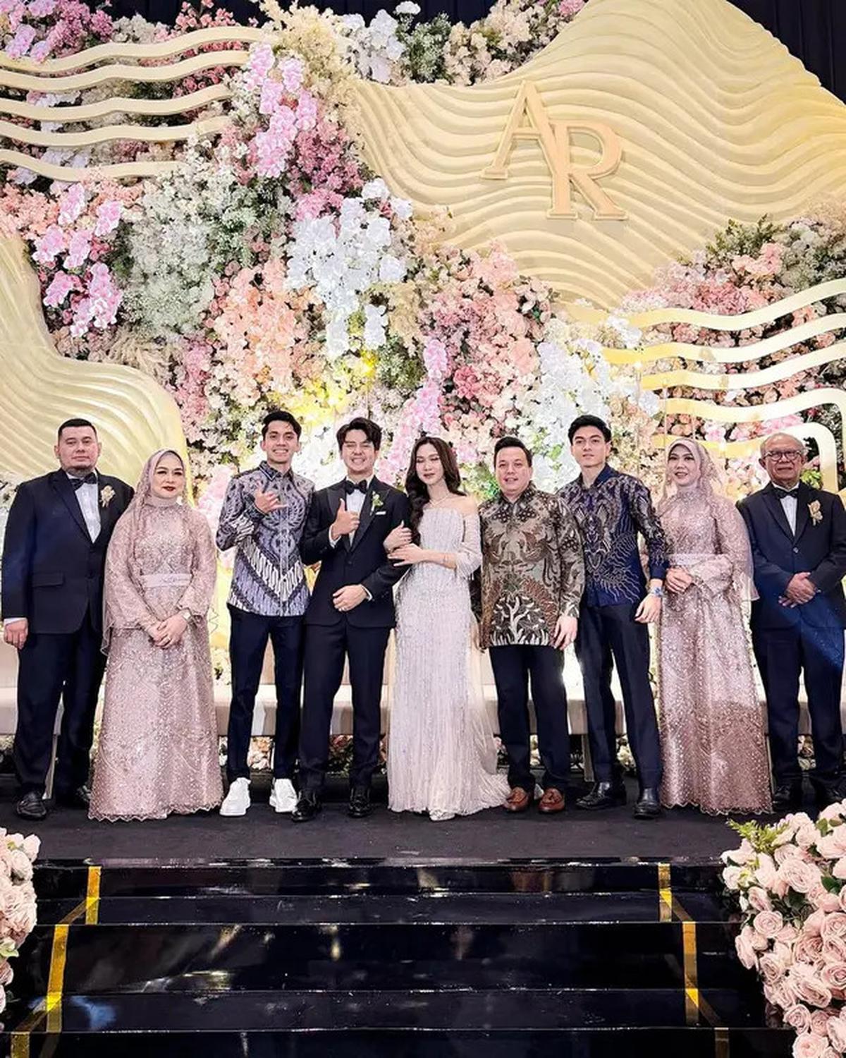 10 Potret Tamu Artis di Pernikahan Arbani Yasiz dan Raissa Ramadhani, Penuh Bintang