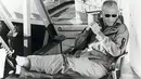 John Glenn bergabung di NASA tahun 1958 dan berhasil menyabet titel sebagai warga AS pertama yang mengorbit Bumi tiga kali selama di dalam penerbangan durasi empat jam, 55 menit, dan 23 detik pada 1962 dalam misi Friendship 7. (Courtesy NASA/ REUTERS )