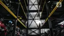 Deretan sepeda motor yang diparkir di Soul Parking, Kebon Kacang, Jakarta, Jumat (21/1/2022). Tempat parkir vertikal tersebut menerapkan sistem teknologi Compact Motor Storage atau sistem rak bersusun dengan lift barang. (Liputan6.com/Faizal Fanani)