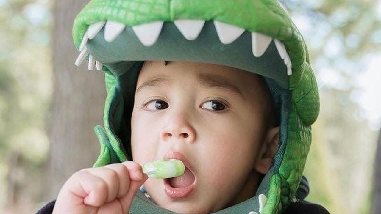 11 Potret OOTD Rayyanza 'Cipung' di Jepang Selalu Modis dengan Barang Branded, Pakai Topi Dinosaurus Gemas Abis
