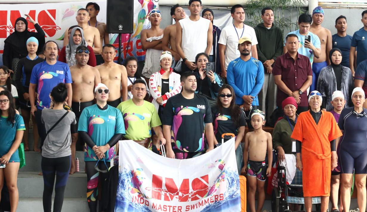 Acara 1st Nika Fun Relay Swimming Championships 2025 semakin meriah dengan beragam penghargaan yang diberikan kepada peserta seperti Juara kategori Best Team Masters, Best Team Corporate sampai Best Team Family Relay. (Dok. Akuatik Indonesia)