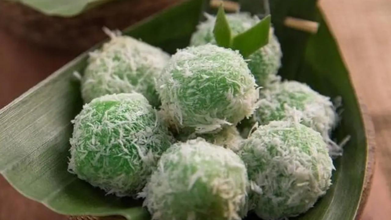 Filosofi Klepon, Makanan Bulat Hijau dengan Balutan Kelapa yang Penuh Kelembutan, Kejutan, dan Makna Kehidupan