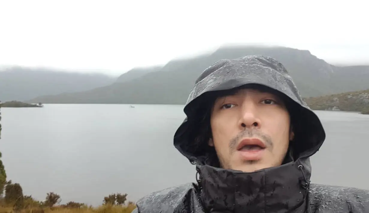 Abimana sendiri membantah hal tersebut dan mengatakan dirinya akan tetap kembali ke dunia seni peran. (instagram/abimana_aryasatya)