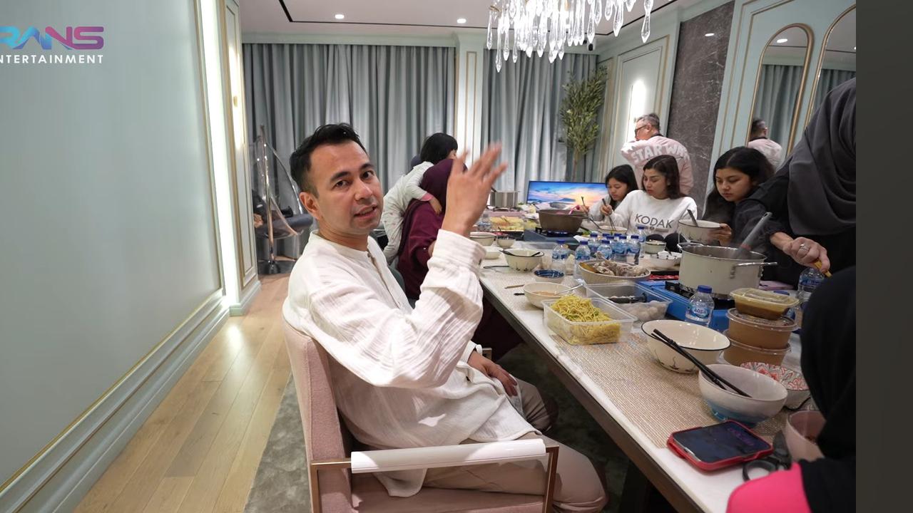 Setelah 15 Tahun, Potret Raffi Ahmad Akhirnya Sahur Bersama Keluarga Besar - Semua Hadir Termasuk Mantan Suami Nisya Ahmad