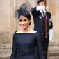 Duchess of Sussex, Meghan Markle tersenyum saat tiba menghadiri kebaktian di Westminster Abbey, London, (10/7). Kebaktian ini digelar untuk memperingati 100 tahun Angkatan Udara Kerajaan Inggris. (AFP Photo/Chris J Ratcliffe)