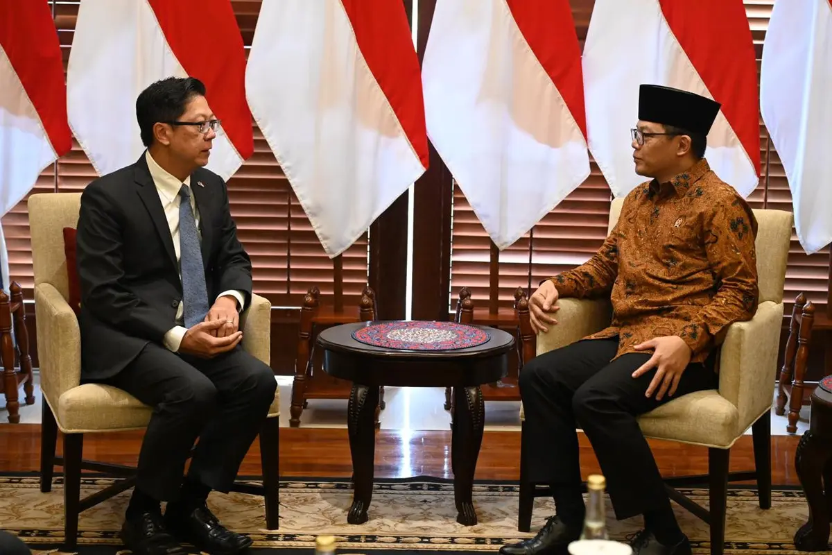 Pertemuan bilateral antara Menlu RI Sugiono (kanan) dan Duta Besar Thailand untuk Indonesia  Prapan Disyatat (kiri) di Kantor Kemlu RI, Rabu (12/3/2025). (Dok. Kemlu RI)
