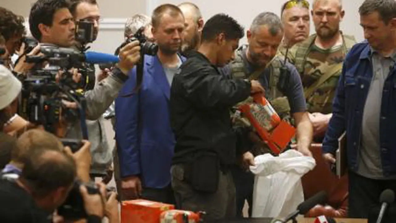 Kotak Hitam MH17 Dikirim ke Laboratorium Inggris untuk Dianalisa