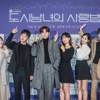 Para pemain drama Korea Lovestruck in the City. (Photo
 by Netflix)