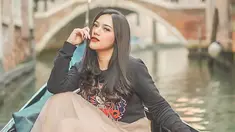 Gaya Liburan Nabila Gardena, Simple dan Elegan