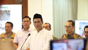 Menteri Pertanian Andi Amran Sulaiman dalam konferensi pers penindakan impor beras ilegal di Sabang.  (Dok Kementan)