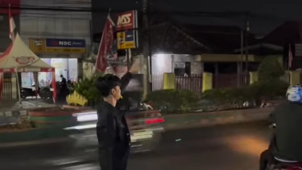 Potret Terbaru Dimas Ahmad jadi Tukang Parkir