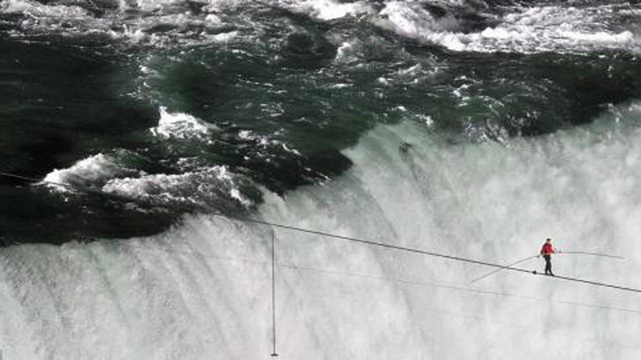  Tantang Niagara, pemain akrobat pecahkan rekor dunia