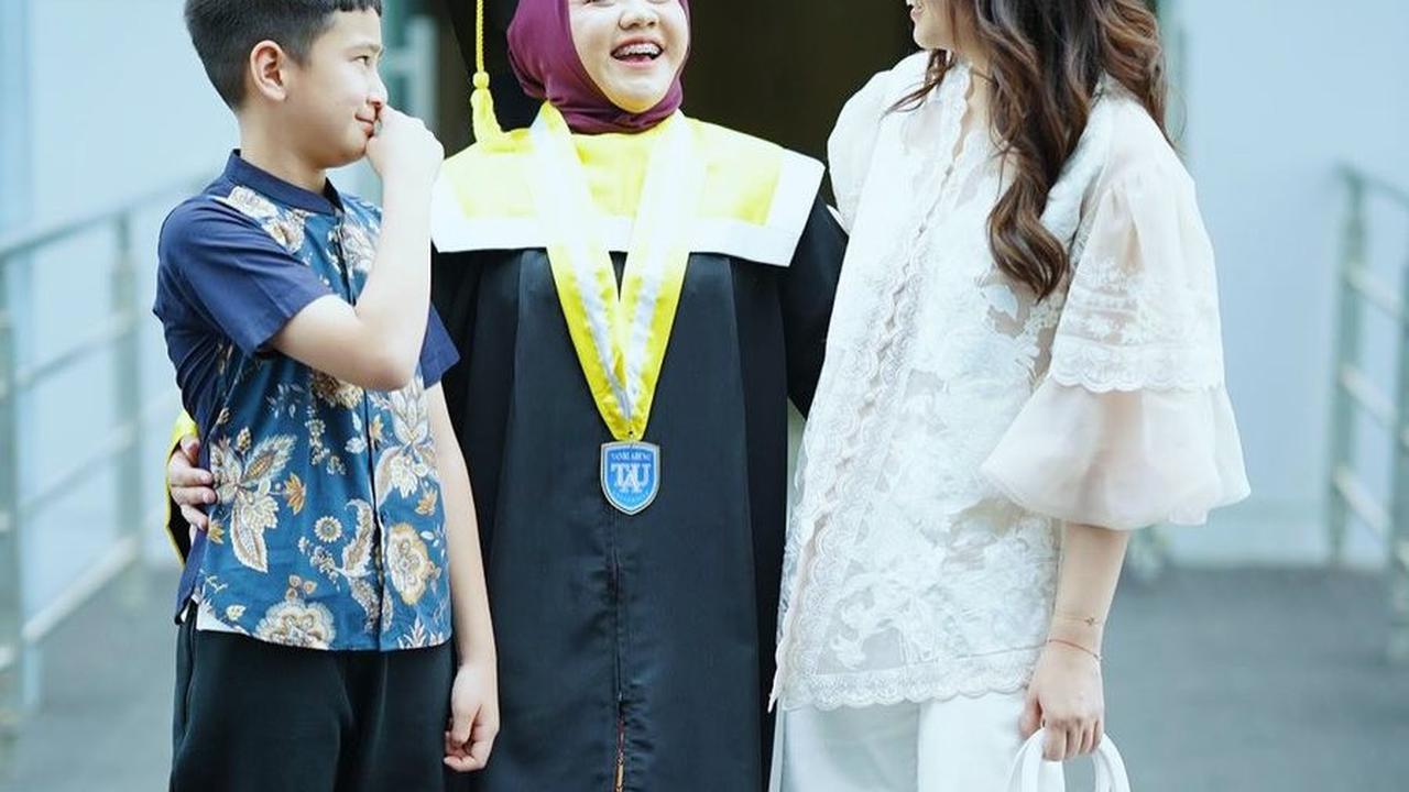 7 Potret Mbak Lala Akhirnya Wisuda S1, Didampingi Nagita Slavina hingga Rafathar - Lulus dengan IPK 3,57