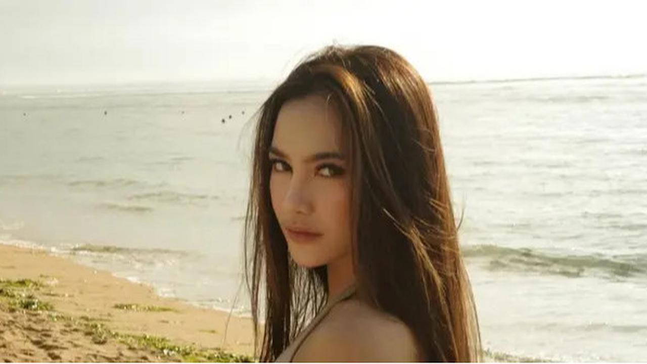 4 Gaya Effortless Mahalini Raharja Kenakan Tank Top Earth Tone Sambil Momong Anak di Kampung Halaman yang Tuai Pujian