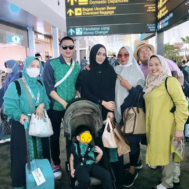 Citra Kirana Tampil Bercadar, Ini 6 Potretnya saat Berangkat Umrah