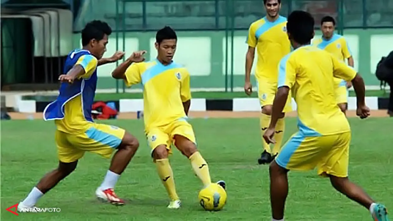 gresik-united-130805b.jpg