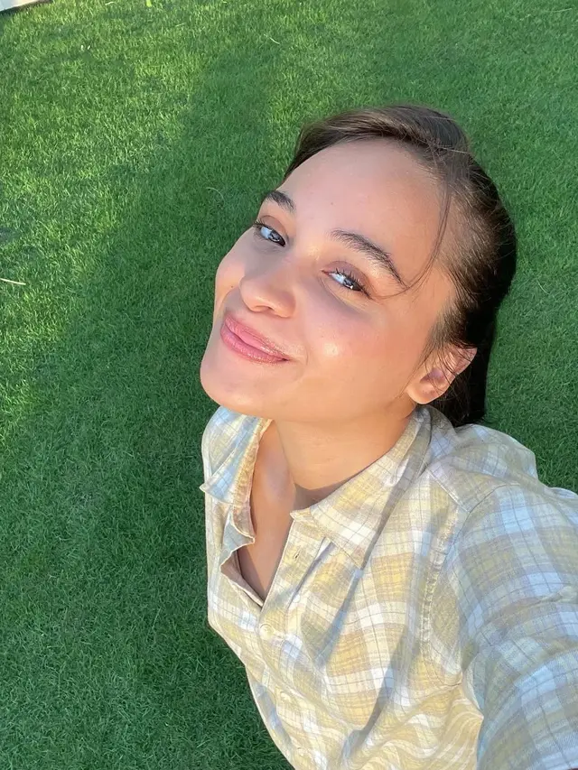 Outfit kasual ala Aurora Ribero (Instagram/@auroraribero)