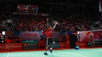 Selebrasi heboh tunggal putra Indonesia, Chico Aura Dwi Wardoyo usai mengalahkan Ng Ka Long Angus, pada babak semifinal Indonesia Masters 2023, Sabtu (28/1/2023). (Bola.com/Muhammad Iqbal Ichsan)