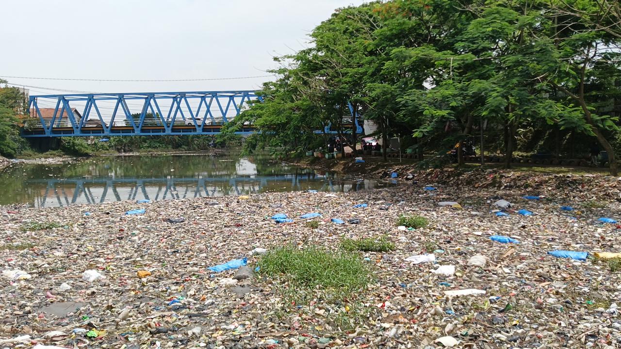 Sampah Memenuhi Oxbow Citarum, Bau Tak Sedap Begitu Menyengat